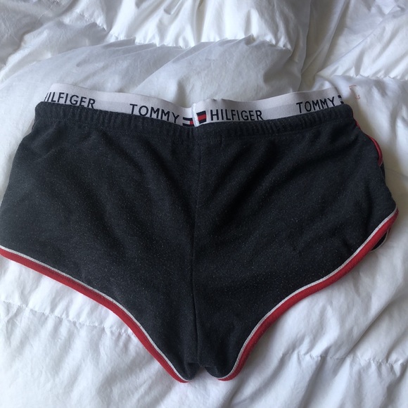 Tommy Hilfiger shorts - Picture 2 of 5